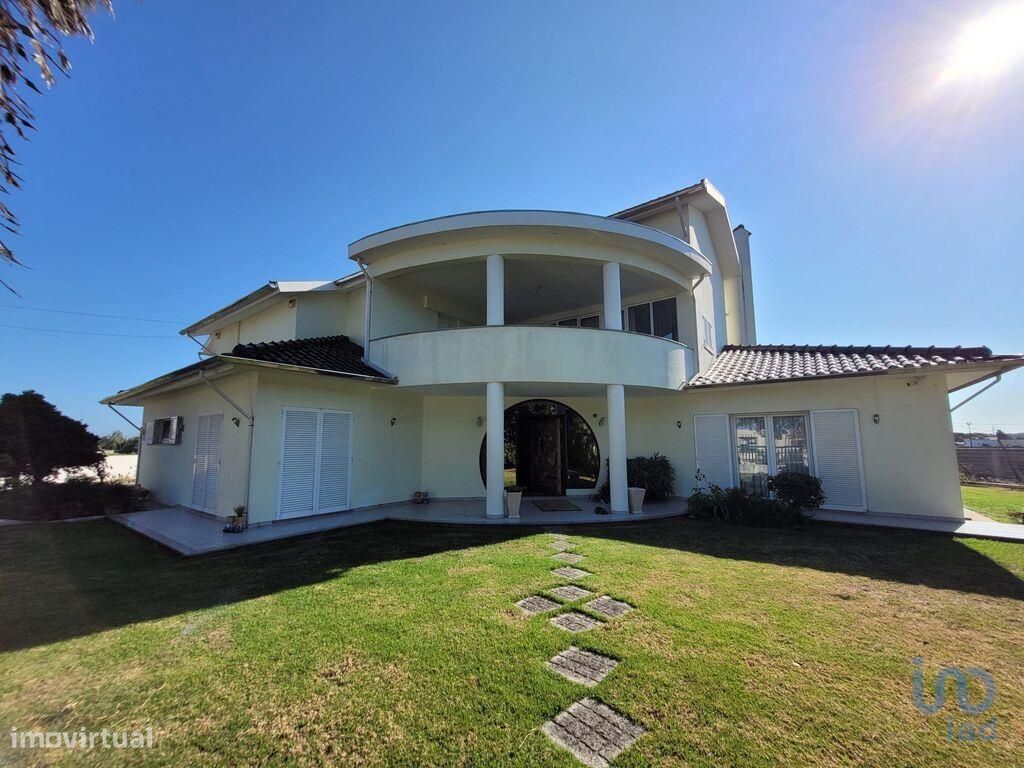 5 bedrooms Villa in Oliveirinha, Portugal No. 135376