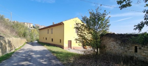 Edifício de 5 divisões em Castiglione Messer Raimondo, Italy N.º 132012 14