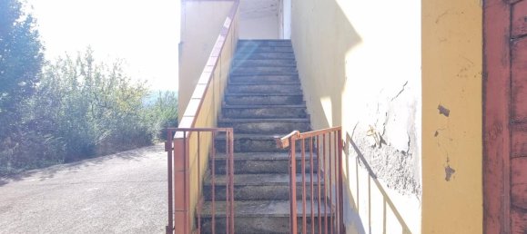 Edifício de 5 divisões em Castiglione Messer Raimondo, Italy N.º 132012 6