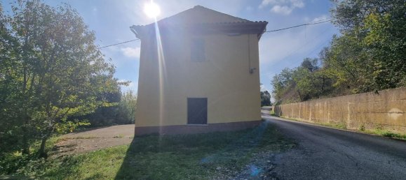 Edifício de 5 divisões em Castiglione Messer Raimondo, Italy N.º 132012 4