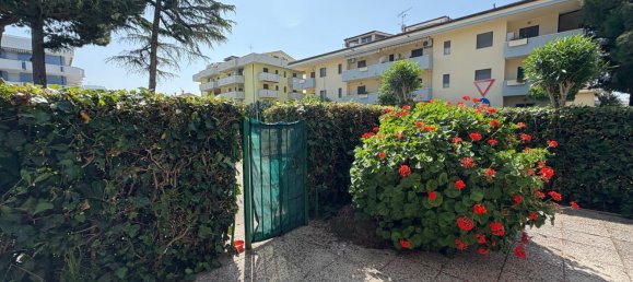 2-salle Appartement à Alba Adriatica, Italy No. 99622 11