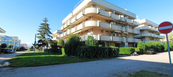 2-salle Appartement à Alba Adriatica, Italy No. 99622 12