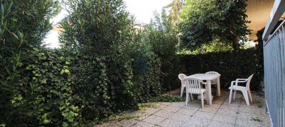 2-salle Appartement à Alba Adriatica, Italy No. 99622 5