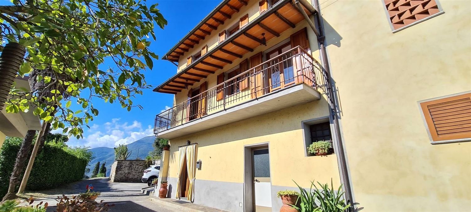 13 rooms House in Camaiore, Italy No. 212414