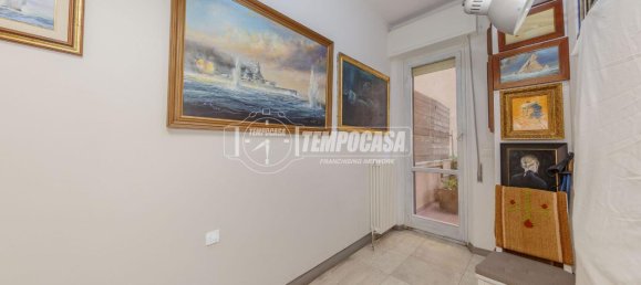 Квартира с 3 комнатами в Павия, Италия № 121080 10