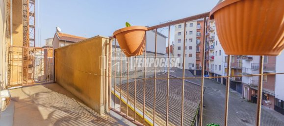 Квартира с 3 комнатами в Павия, Италия № 121080 3