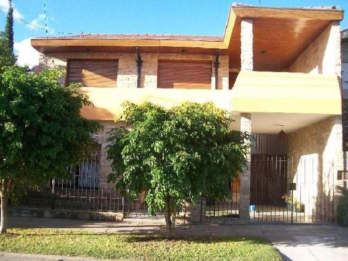3 bedrooms House in Moron, Argentina No. 5621