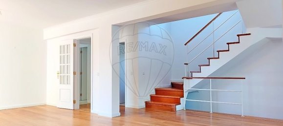 3 bedrooms House in Cascais, Portugal No. 179598 12