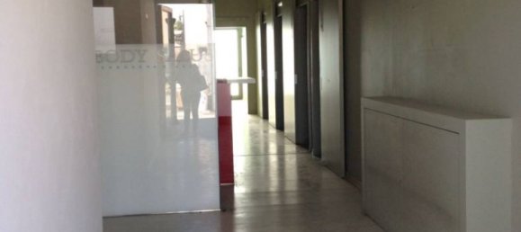 Коммерческая недвижимость с 5 комнатами в Сенигаллия, Италия № 85483 8