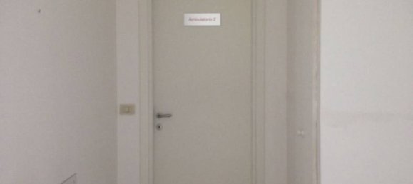 Коммерческая недвижимость с 5 комнатами в Сенигаллия, Италия № 85483 12