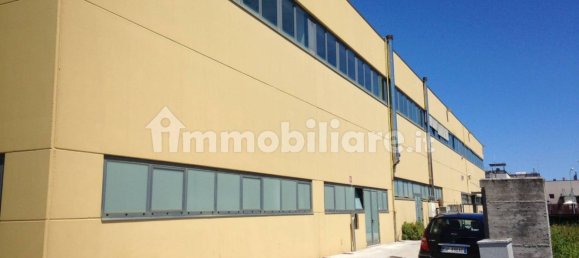 Коммерческая недвижимость с 5 комнатами в Сенигаллия, Италия № 85483 3