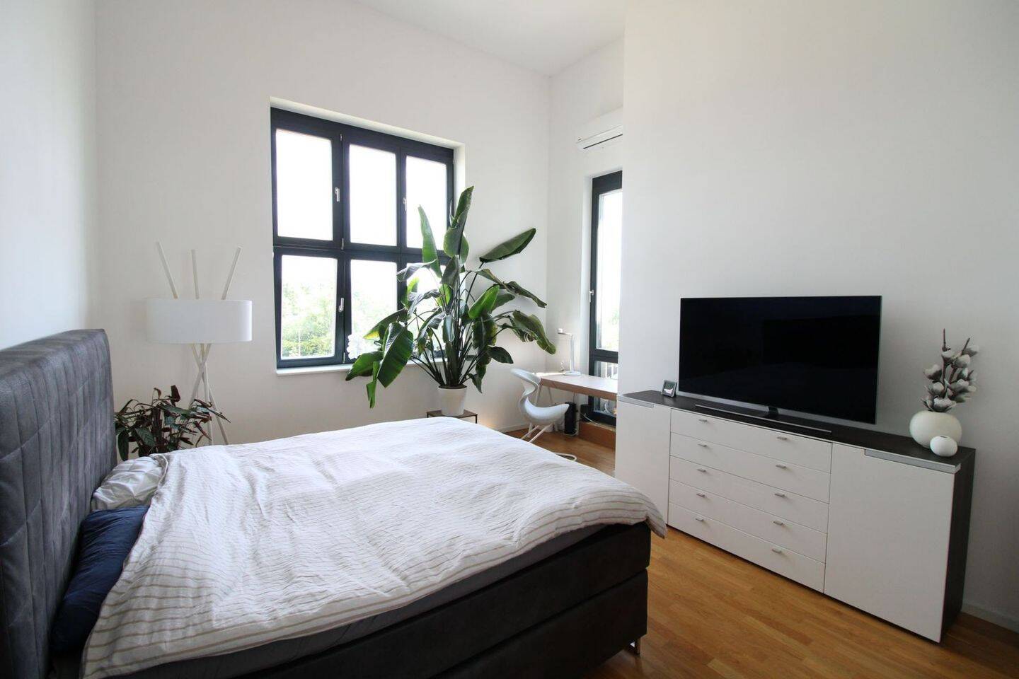 Квартира с 1 спальней в Лихтерфельде, Германия № 310031