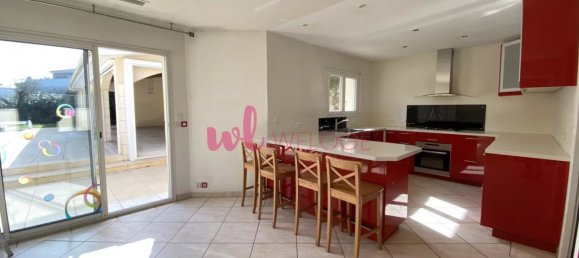 4 bedrooms Villa in Artigues-pres-Bordeaux, France No. 101565 9