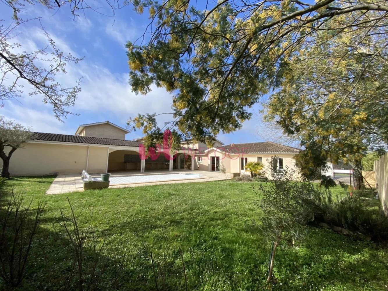 4 bedrooms Villa in Artigues-pres-Bordeaux, France No. 101565