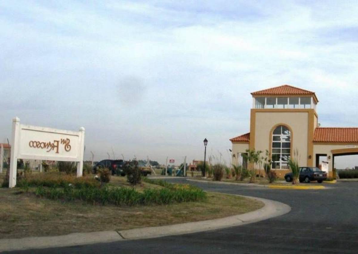 Дом с 3 спальнями в Тигре, Аргентина № 78001