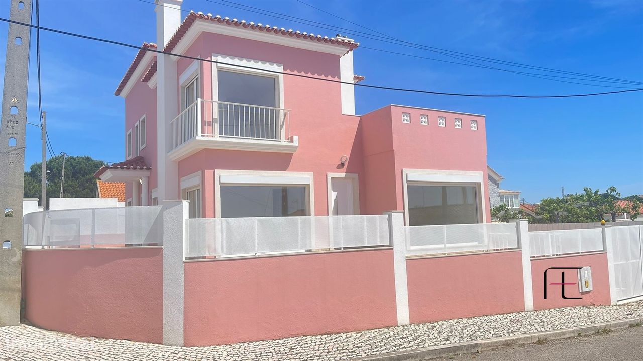 4 bedrooms House in Almada, Portugal No. 141900