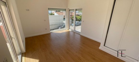 4 bedrooms House in Almada, Portugal No. 141900 17