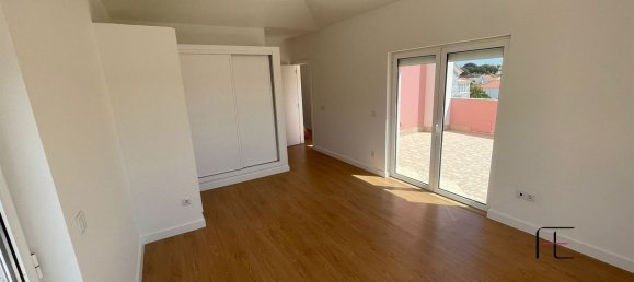 4 bedrooms House in Almada, Portugal No. 141900 11