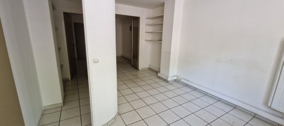 1 bedroom Apartment in Saint-Chamond, France No. 205959 2