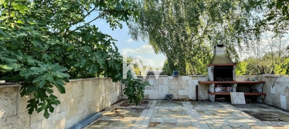 6 bedrooms House in Montcresson, France No. 247369 5