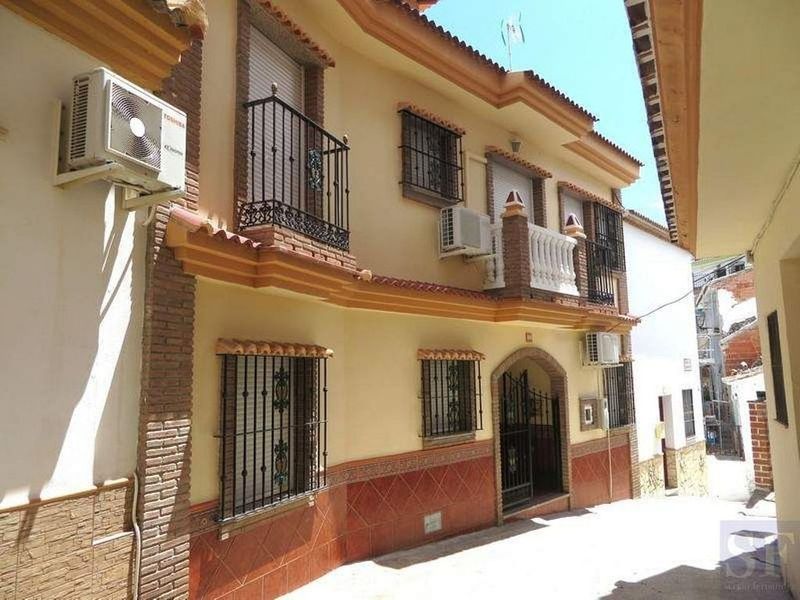5 غرف نوم تاون هاوس في Sedella, Spain رقم 226728