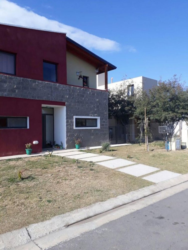 3 bedrooms House in Cordoba, Argentina No. 17177