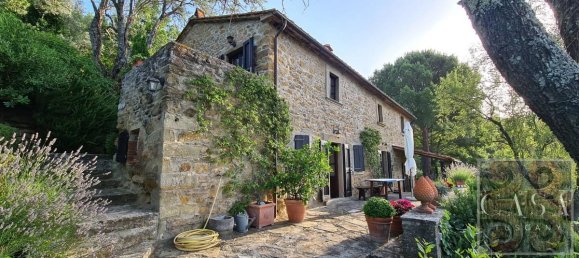 Casa de 4 dormitorios en Cortona, Italy No. 275 2