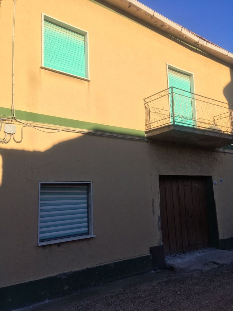 Дом с 7 комнатами в Челлоле, Италия № 179322