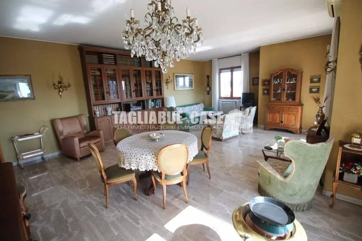 Apartamento de 5 habitaciónes en Bresso, Italy No. 65919