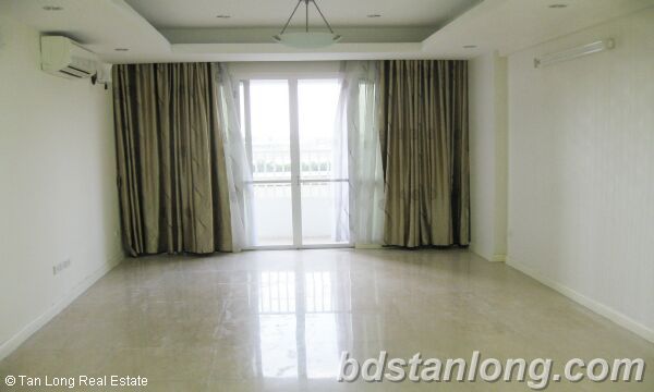3 bedrooms Apartment in Tay Ho, Vietnam No. 6037