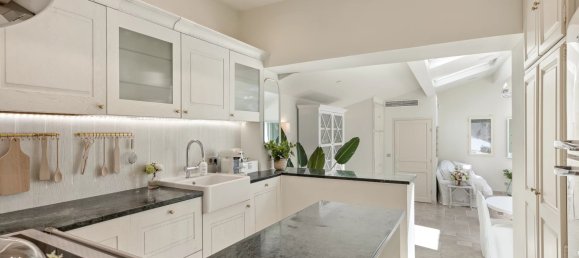 4 bedrooms Commercial property in Antibes, France No. 1443 9