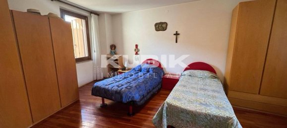 4 rooms Villa in Udine, Italy No. 84110 19