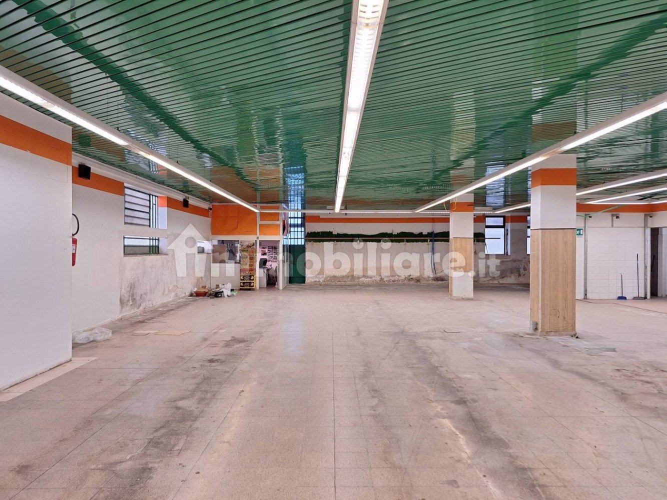 1-Zimmer Gewerbliche Immobilie in Castellana Grotte, Italy, Nr. 403978