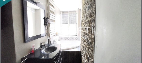 2 Schlafzimmer Haus in Delme, France, Nr. 64871 9