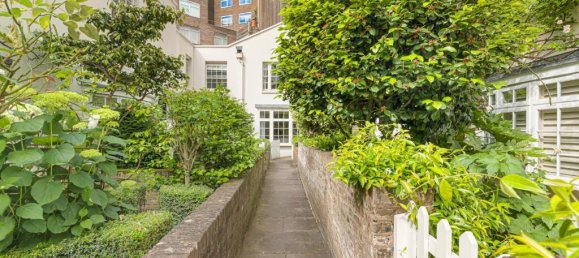 2 bedrooms House in London, United Kingdom No. 13278 2