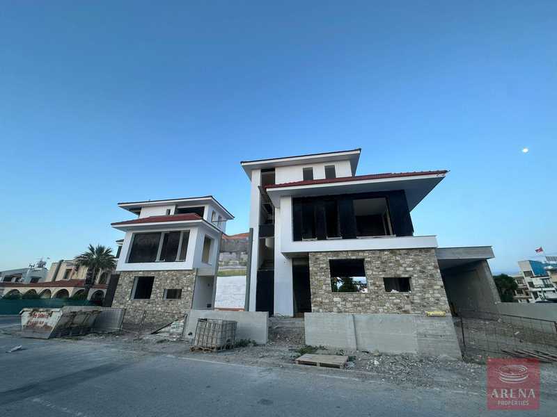 5 bedrooms Villa in Oroklini, Cyprus No. 20125