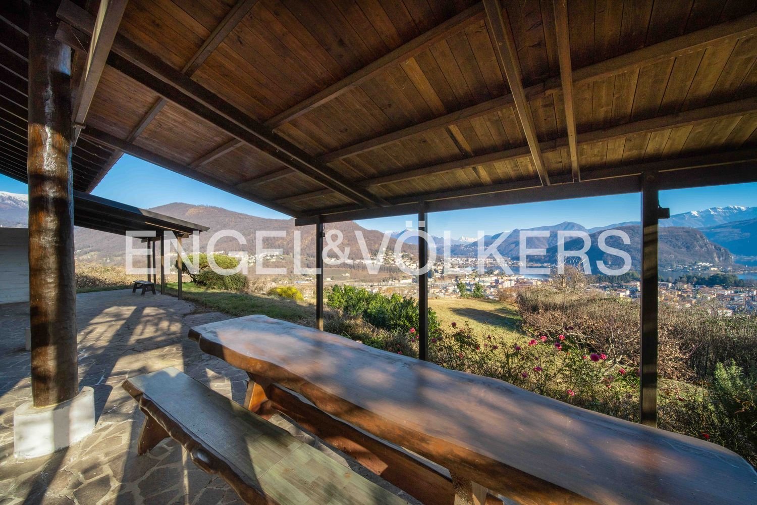 7 rooms Villa in Cadegliano-Viconago, Italy No. 68795