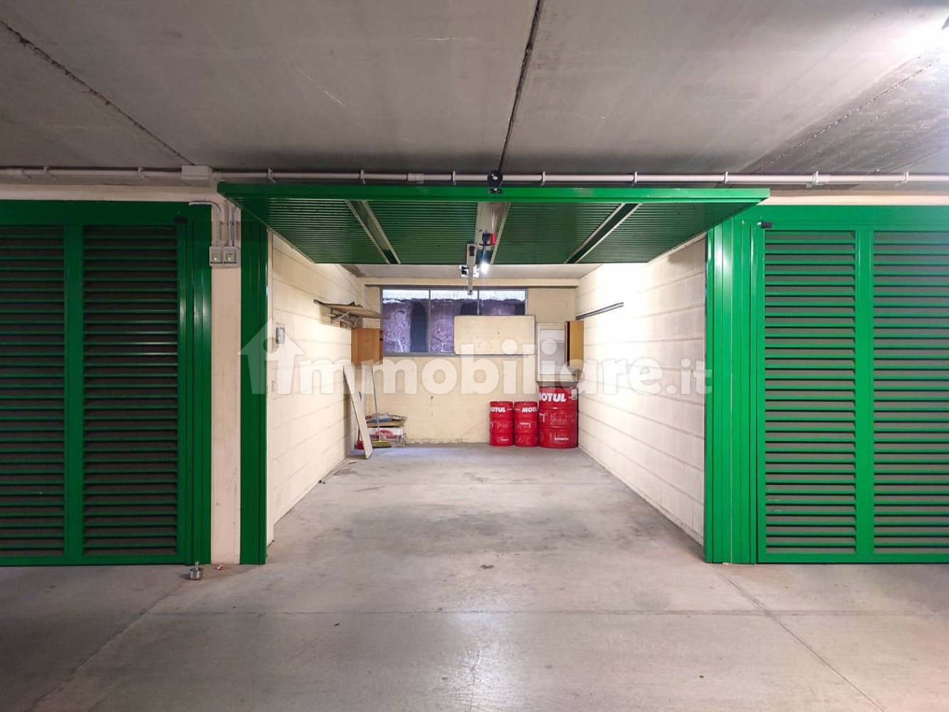  مرآب في Rome, Italy 21متر مربع رقم 259182