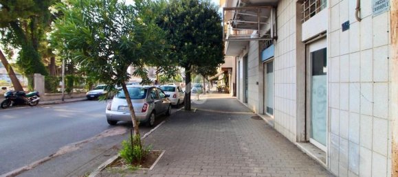 42m² Commercial property in Giulianova, Italy No. 362798 4