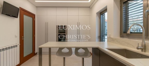 4 bedrooms Villa in Senhora da Hora, Portugal No. 115364 8