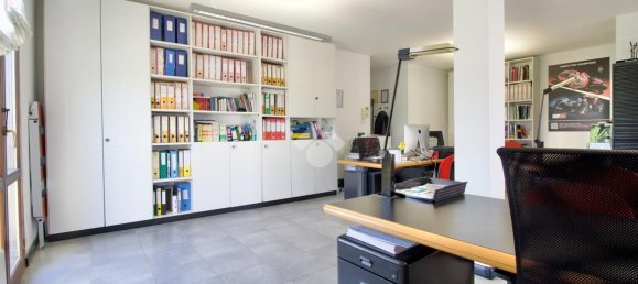 73m² Office in Reggio Emilia, Italy No. 370871 8