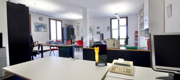 73m² Office in Reggio Emilia, Italy No. 370871 23