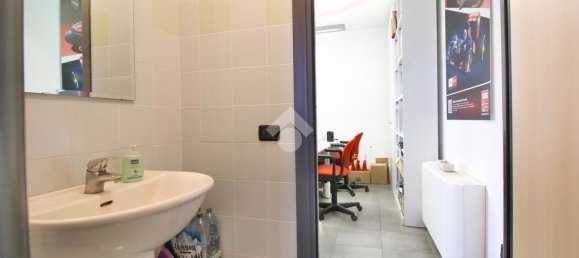 73m² Office in Reggio Emilia, Italy No. 370871 17