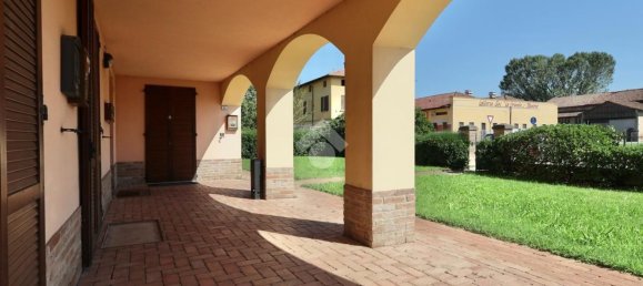 73m² Office in Reggio Emilia, Italy No. 370871 3