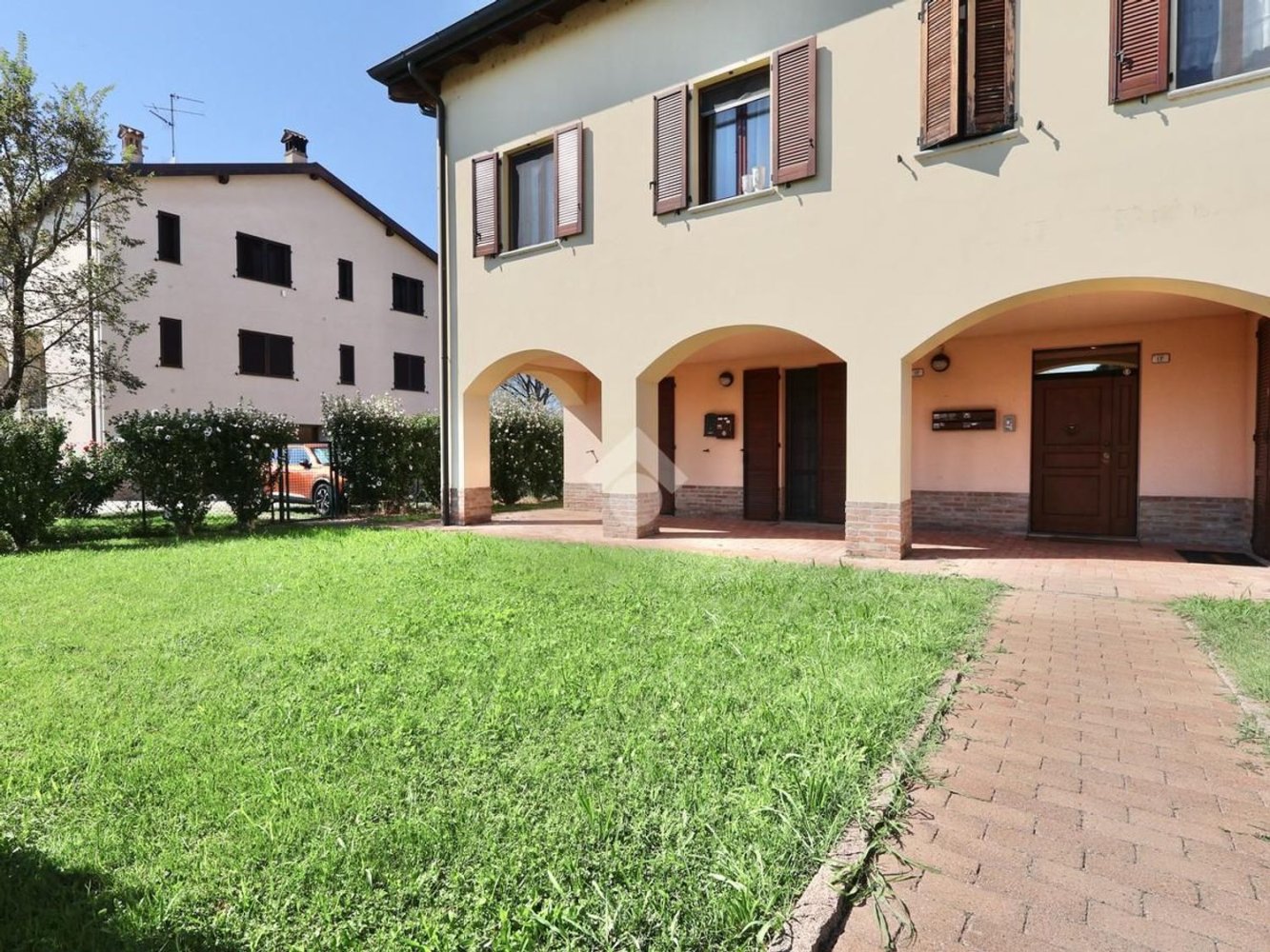 73m² Office in Reggio Emilia, Italy No. 370871