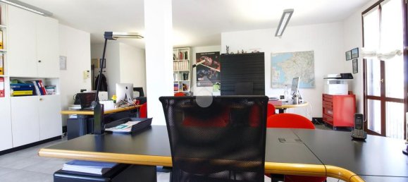 73m² Office in Reggio Emilia, Italy No. 370871 9