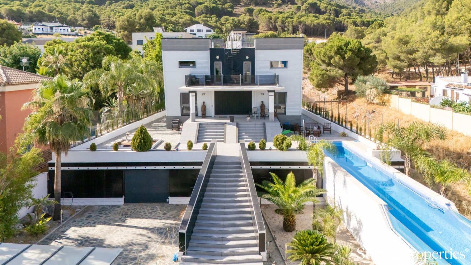 5 bedrooms Townhouse in Alhaurin de la Torre, Spain No. 135004
