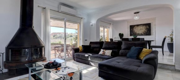 3 bedrooms Villa in Manilva, Spain No. 54016 4