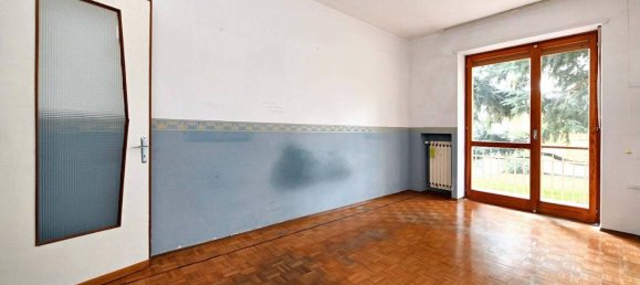 3 rooms Apartment in Bricherasio, Italy No. 29726 9