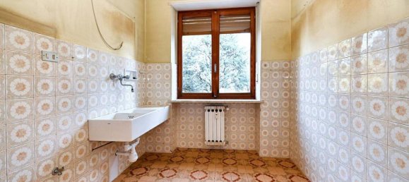 3 rooms Apartment in Bricherasio, Italy No. 29726 4